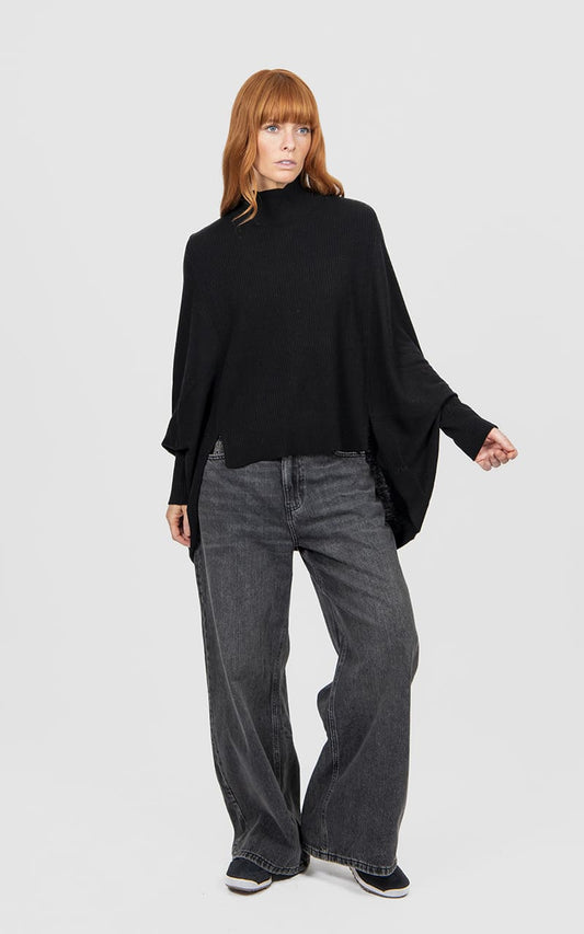 B&L Poncho Pullover Black
