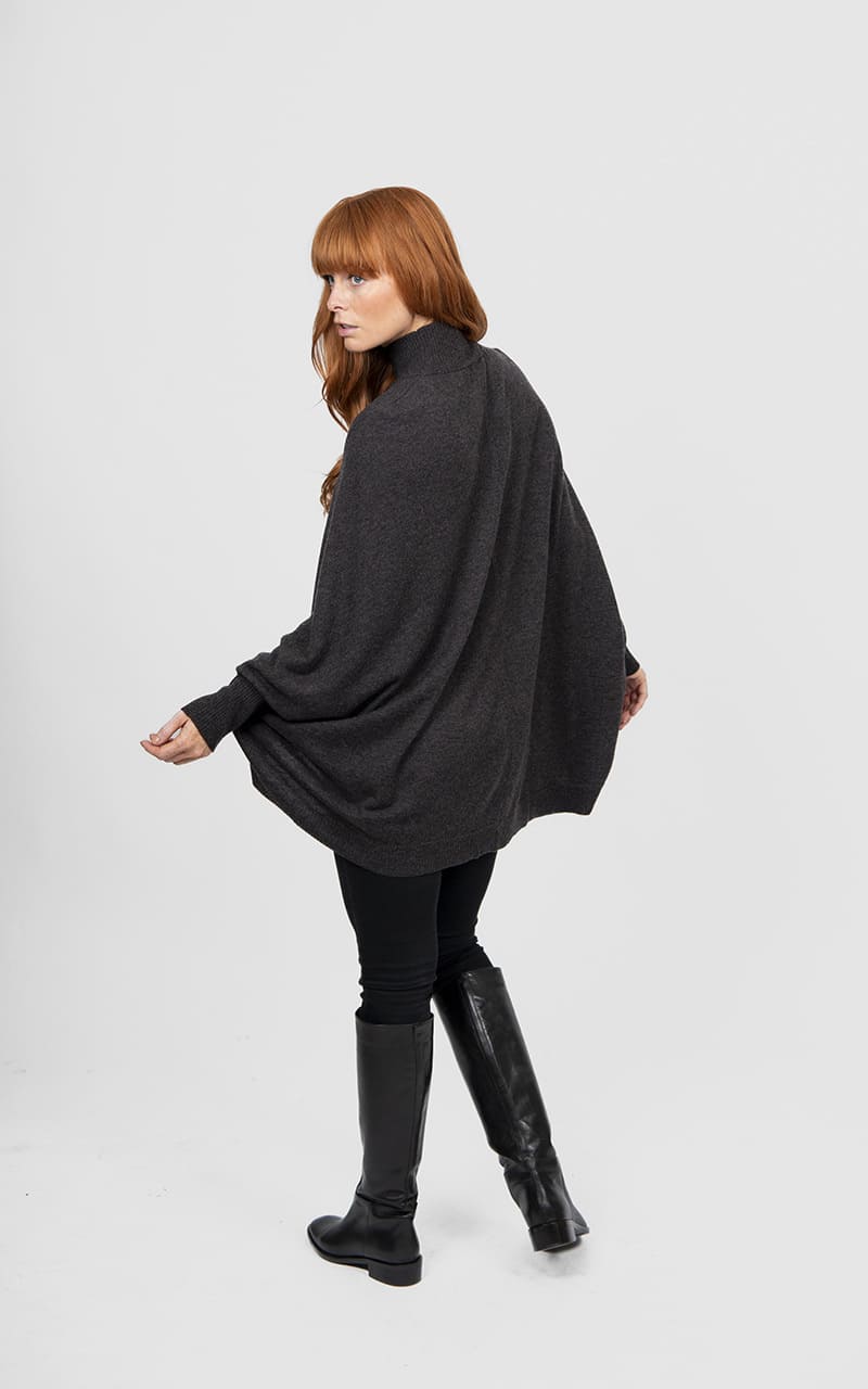 B&L Poncho Pullover Black