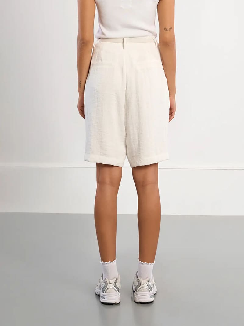 LILI SIDONIO Belted Bermuda Shorts White