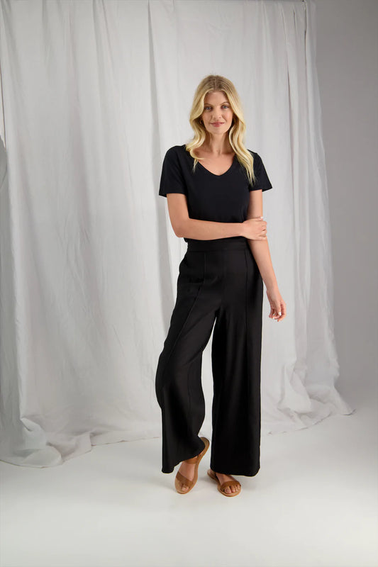 TUESDAY Classic V Tee Black